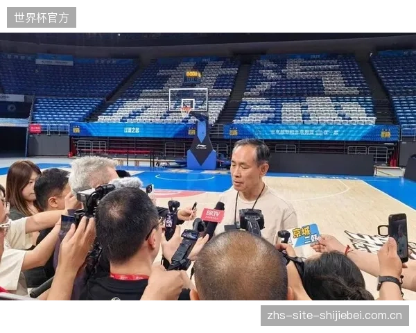 许利民指导成功调教北京队,在季后赛中淘汰广东队展现了出色的执教能力。 许利民指导成功调教北京队,在季后赛中淘汰广东队展现了出色的执教能力。